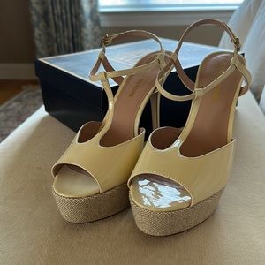 Pour La Victoire cream patent platform heels. Size 10